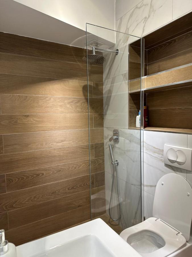 4Seasonsgea , Deluxe Studio , City Centre , تيرانا المظهر الخارجي الصورة