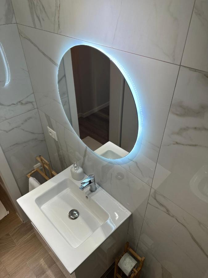 4Seasonsgea , Deluxe Studio , City Centre , تيرانا المظهر الخارجي الصورة