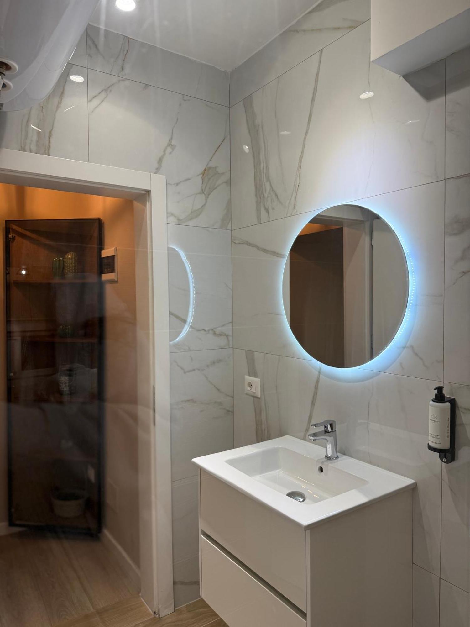 4Seasonsgea , Deluxe Studio , City Centre , تيرانا المظهر الخارجي الصورة